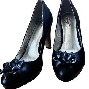Miss Albright Black Leather Flower Appliqué Pumps Anthropologie Women’s Size 8